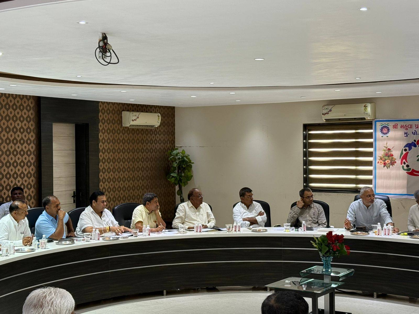 તા.૧૫-૦૫-૨૦૨૫ ના રોજ સુગરની કામગીરી અંગે મહુવા સુગર ફેકટરી ખાતે સમીક્ષા બેઠક મળી હતી.